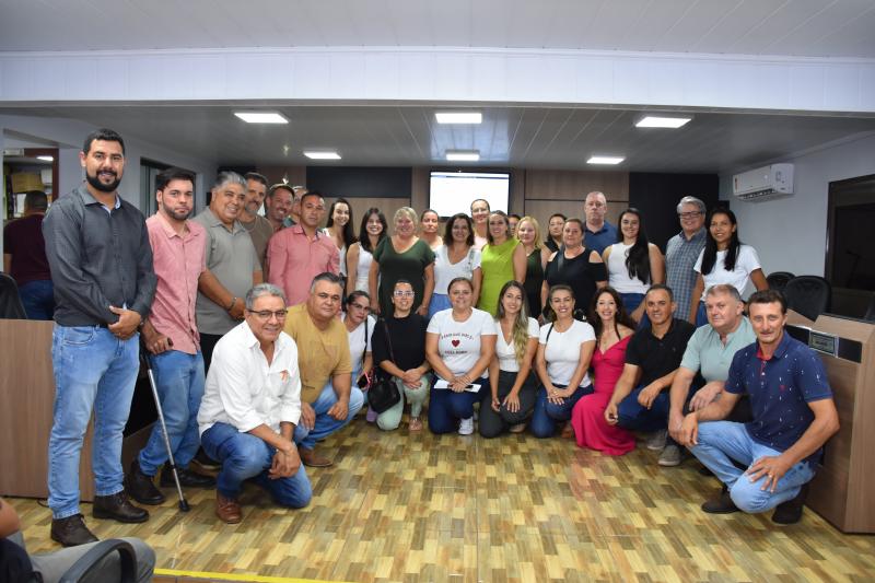 Câmara Municipal de Laranjeiras do Sul realiza sessões ordinária e extraordinária com plenário lotado e apoio à Causa Animal